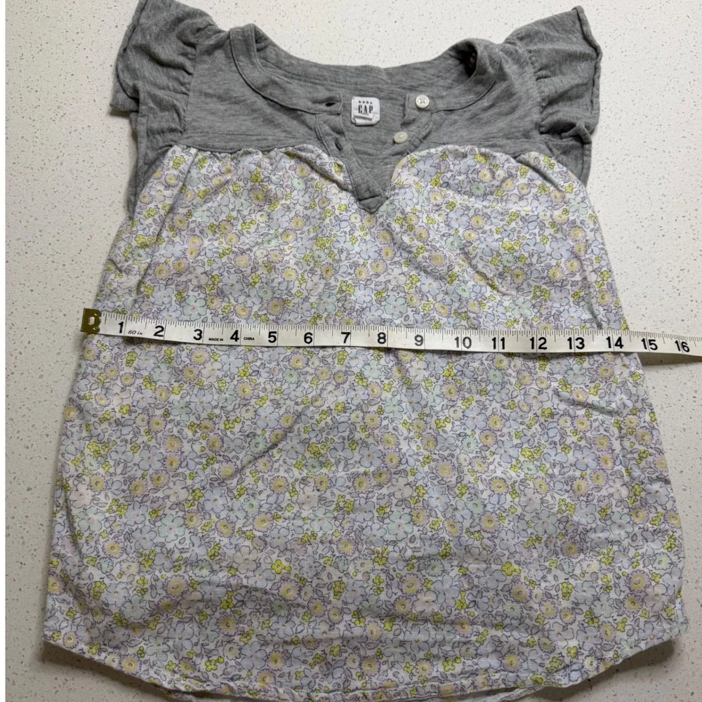 Baby Gap Toddler Girls Grey Floral Flutter Sleeve Henley Top 3T Mixed Media